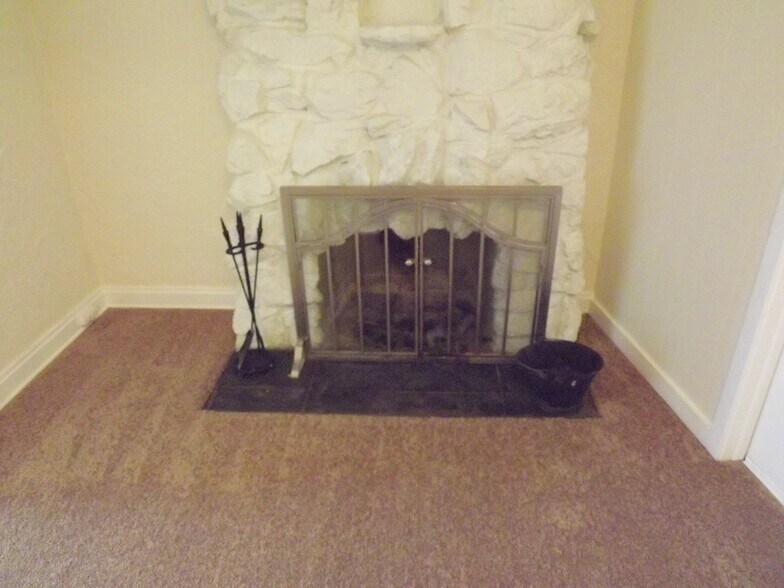 Building Photo - 115 N Park St