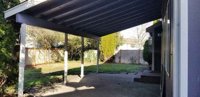 Building Photo - Refreshed and Move in ready 04/20/2026 - 4 bedrooms in Lacey - North Thurston School district.