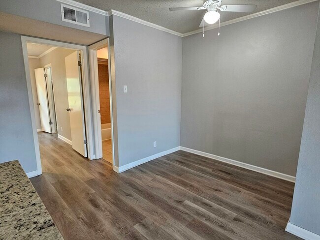 Building Photo - 2300 Nacogdoches Rd