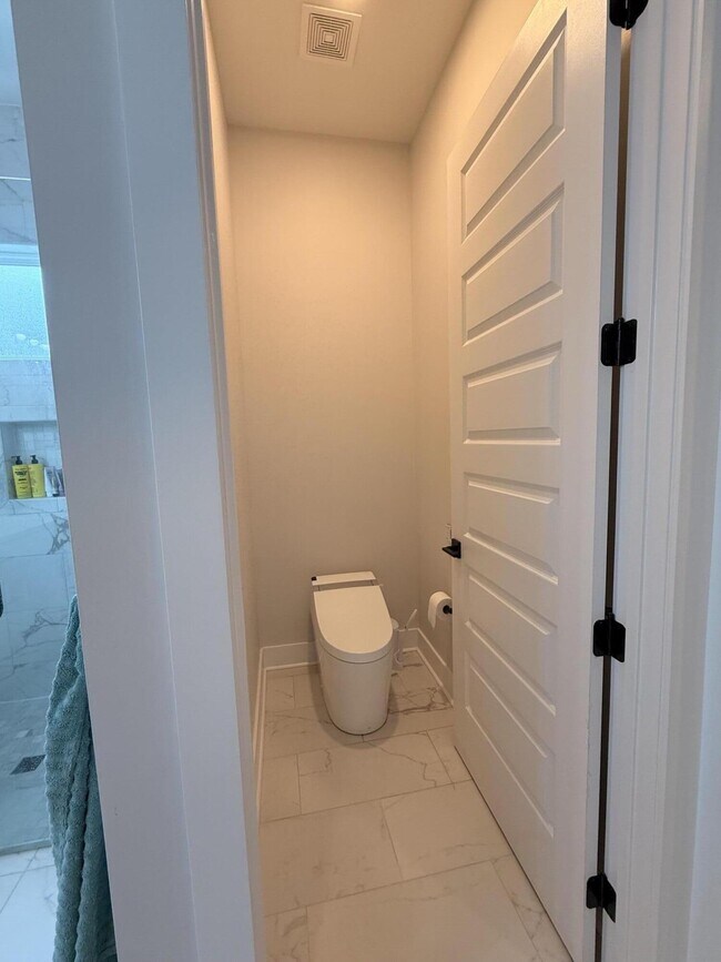 Building Photo - 206 Red Deer Run