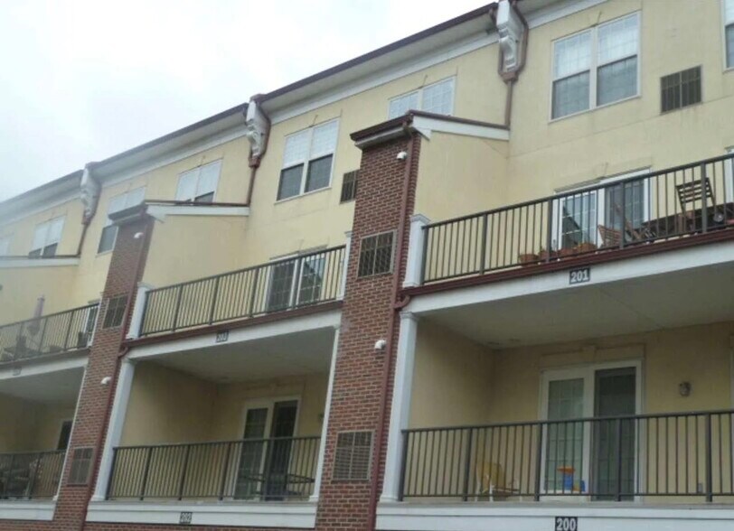 Building Photo - 203 Governors Ct