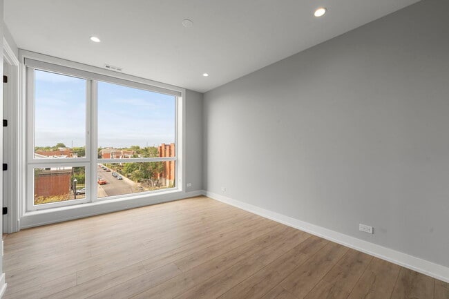 Building Photo - 2355 W Flournoy St