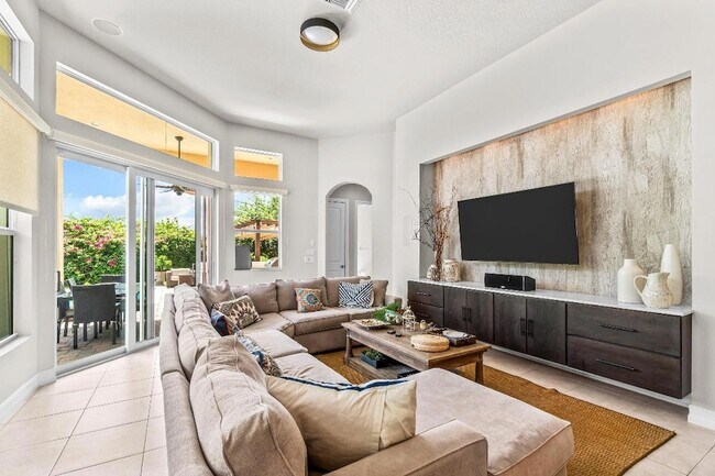 Building Photo - 114 Carmela Ct