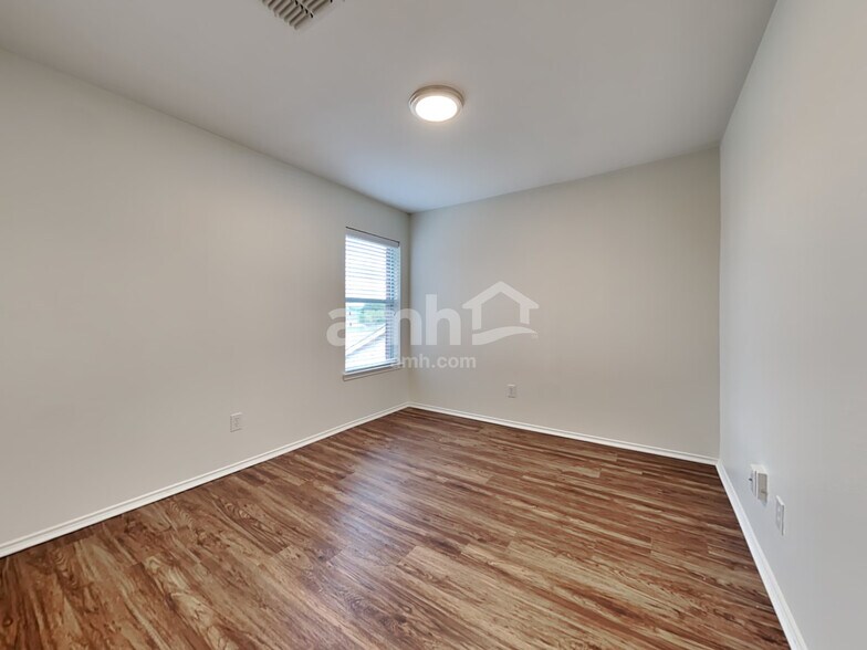 Building Photo - 1140 Jamie Dr