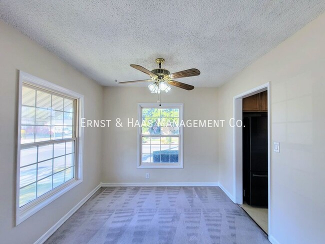 Building Photo - Charming 3 Bedroom Home Located in Prime L...