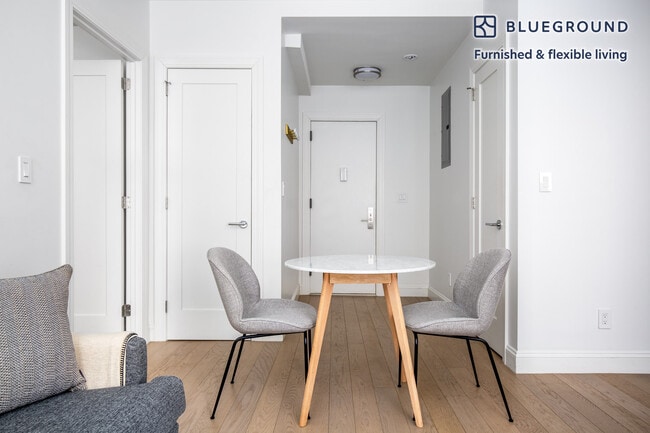 Building Photo - 915 West End Ave