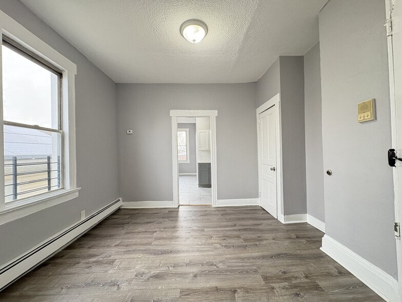 96 Stevens Ave 3L/6 - 91 Stevens Ave