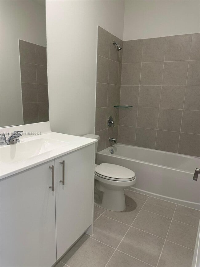 Building Photo - 2546 SE 27th Dr