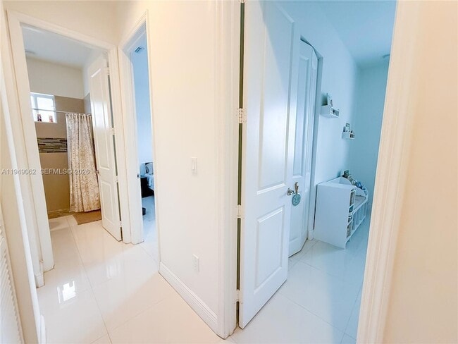 Building Photo - 17931 SW 152nd Ave