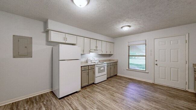 Building Photo - 8614 Burleson Ln