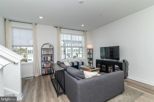 Building Photo - 41 Barnes Wy