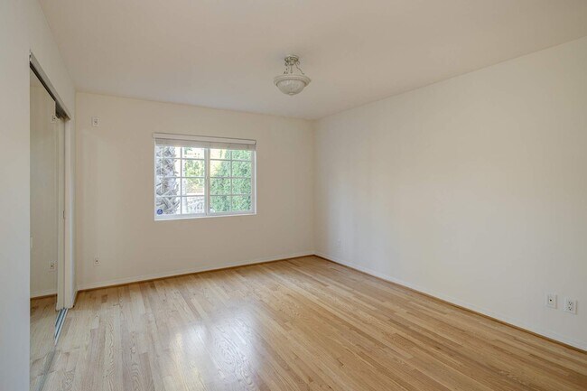 Building Photo - 4356 Kingswell Ave