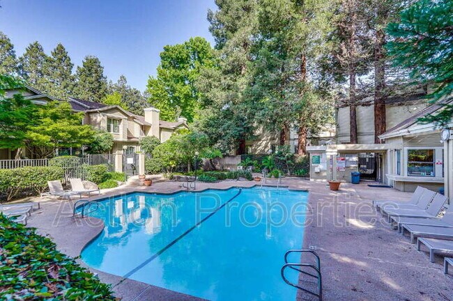 Building Photo - 947 La Mesa Terrace