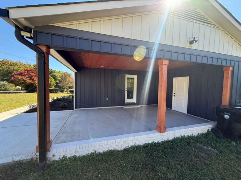 Primary Photo - 11 Cobblestone Ln NW