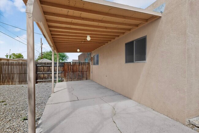 Building Photo - 222 Shannon Pl NW