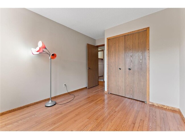 Building Photo - 560 Donegal Cir