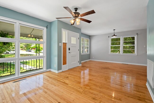 Building Photo - Spacious Home Near Downtown Durham