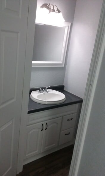 Building Photo - 1513 W Veterans Pkwy