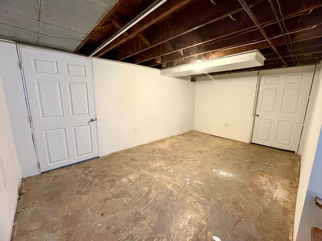 Building Photo - 2 Bedroom Available in Lancaster!