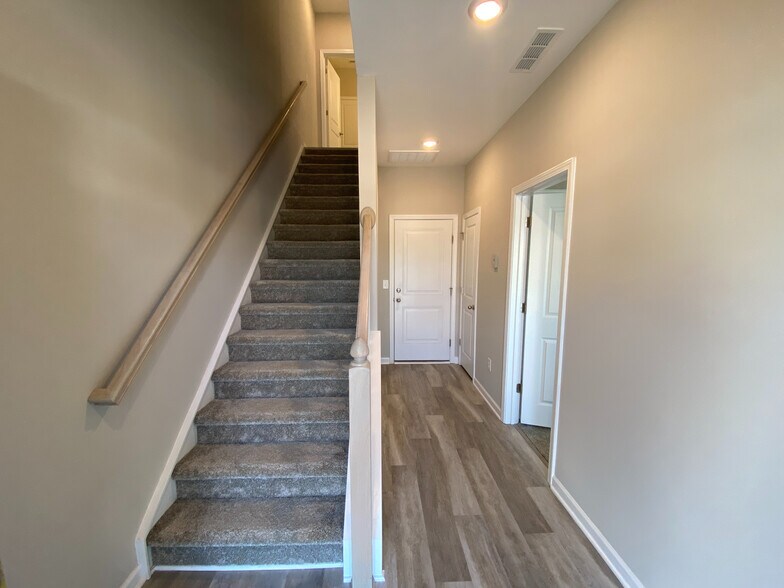 Building Photo - Room in Townhome on Adobe Pl