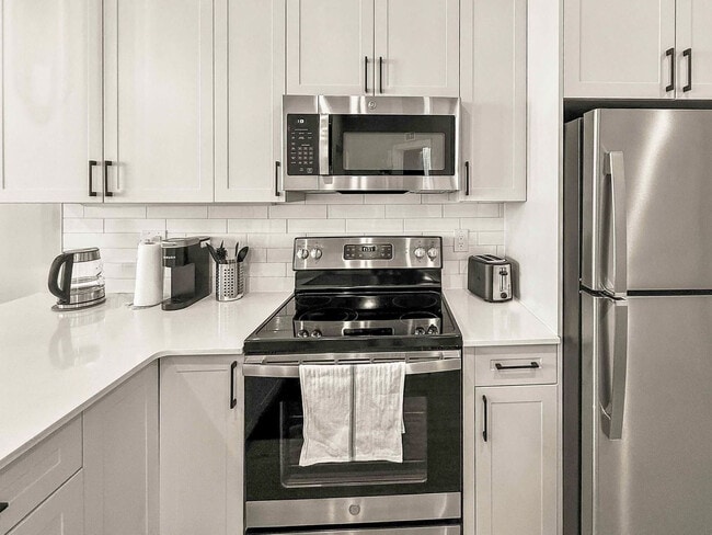 Building Photo - 28 Poplar St