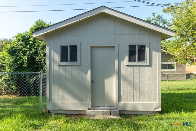 Building Photo - 2018 Newton Dr