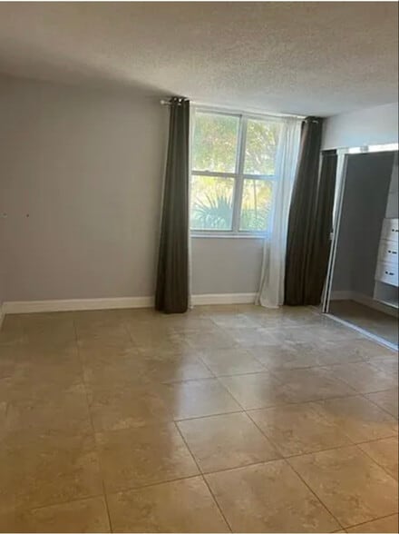 Building Photo - 9001 SW 77th Ave