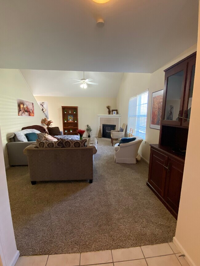 Building Photo - 1511 Legend Trail Dr