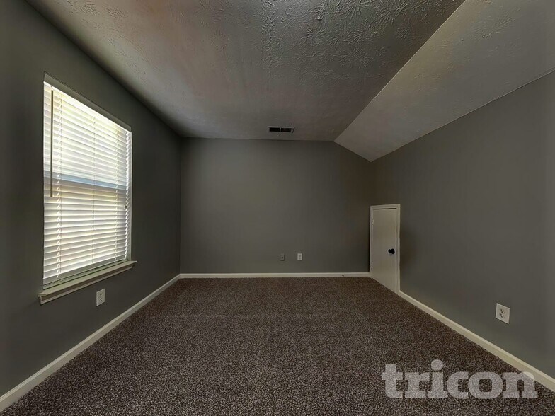 Building Photo - 6836 Bridgewood Dr