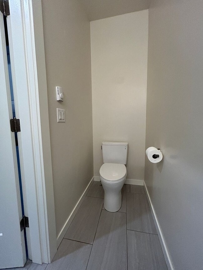 Building Photo - 1079 NW Quincy Ave