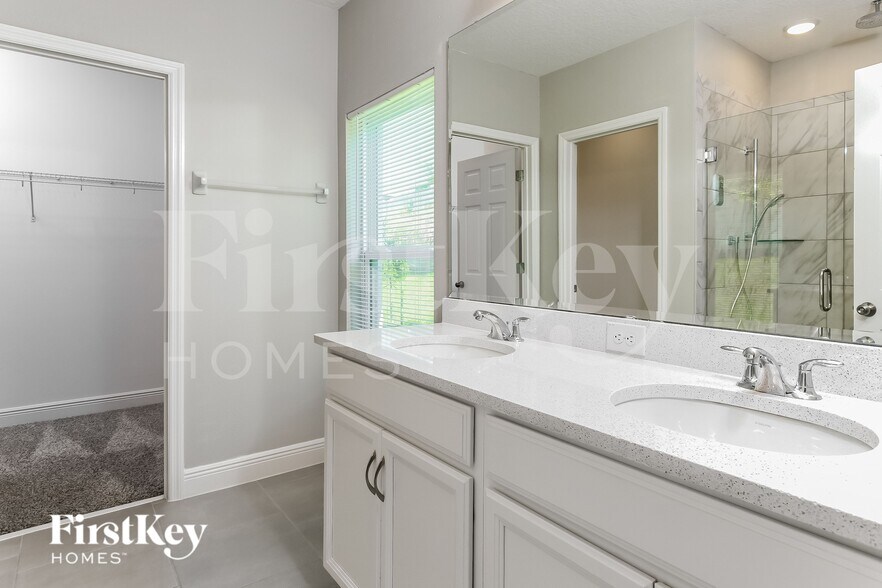 Building Photo - 689 Blackstone St