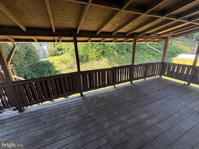 Building Photo - 5555 Neddleton Ave