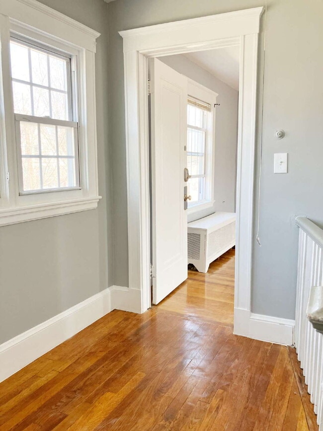 Building Photo - NO BROKER FEE!!! Great Quincy location!