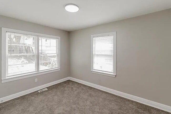 Building Photo - 608 12th Ave