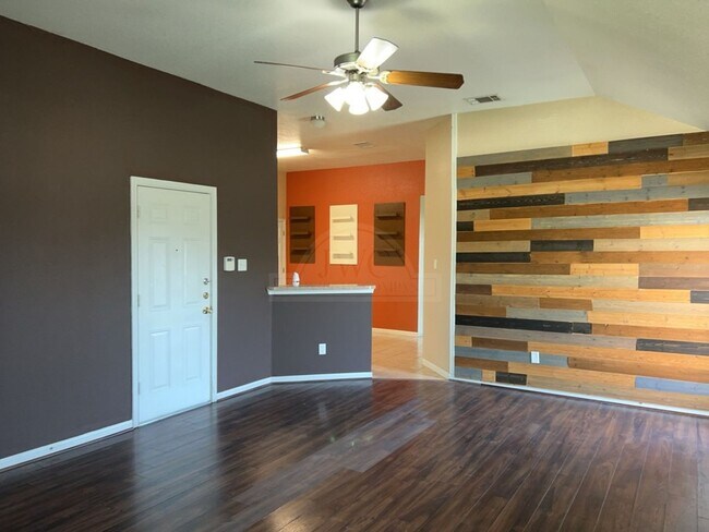 Building Photo - 1206 Cinch Dr