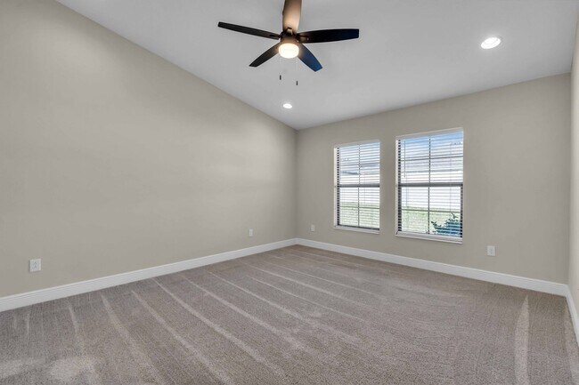 Building Photo - Beautiful Villa, ready to make it your home.