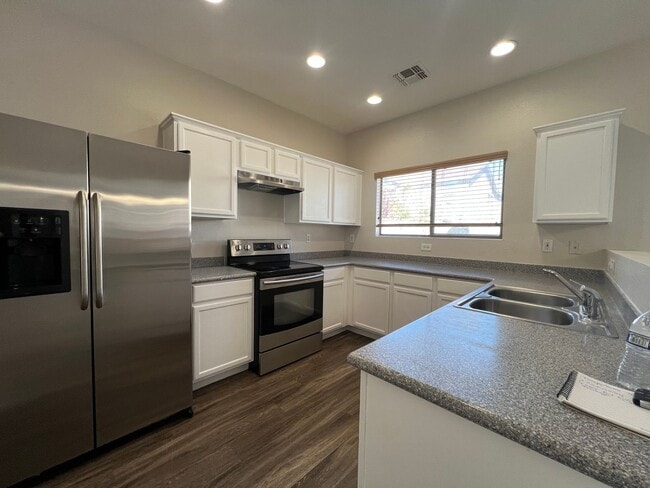 Building Photo - Highly desirable Spectrum community