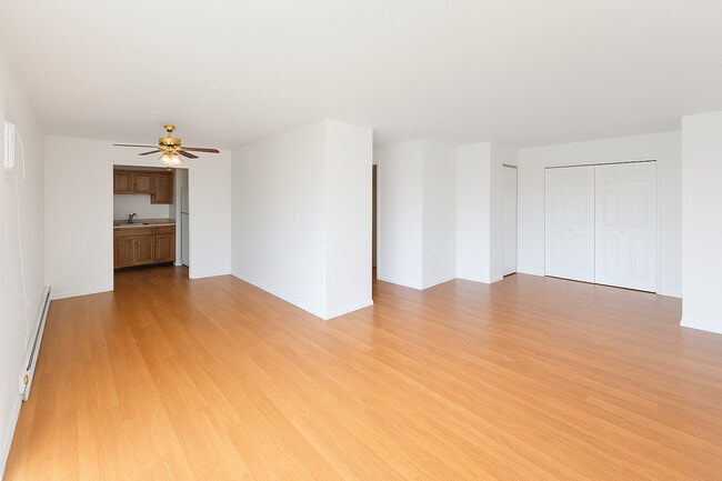 Building Photo - 336 Lathrop Ave