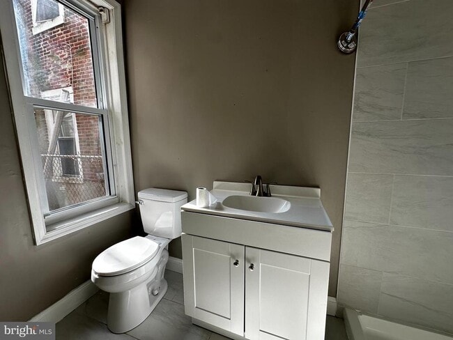 Building Photo - 6142 Larchwood Ave