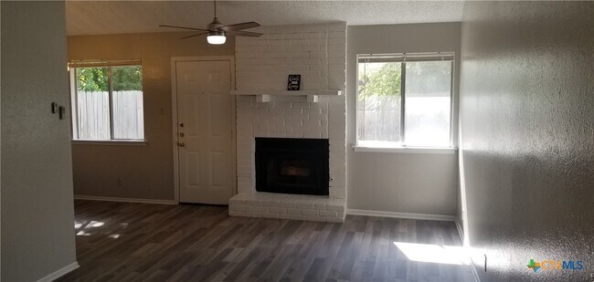 Building Photo - 1109 Wales Dr