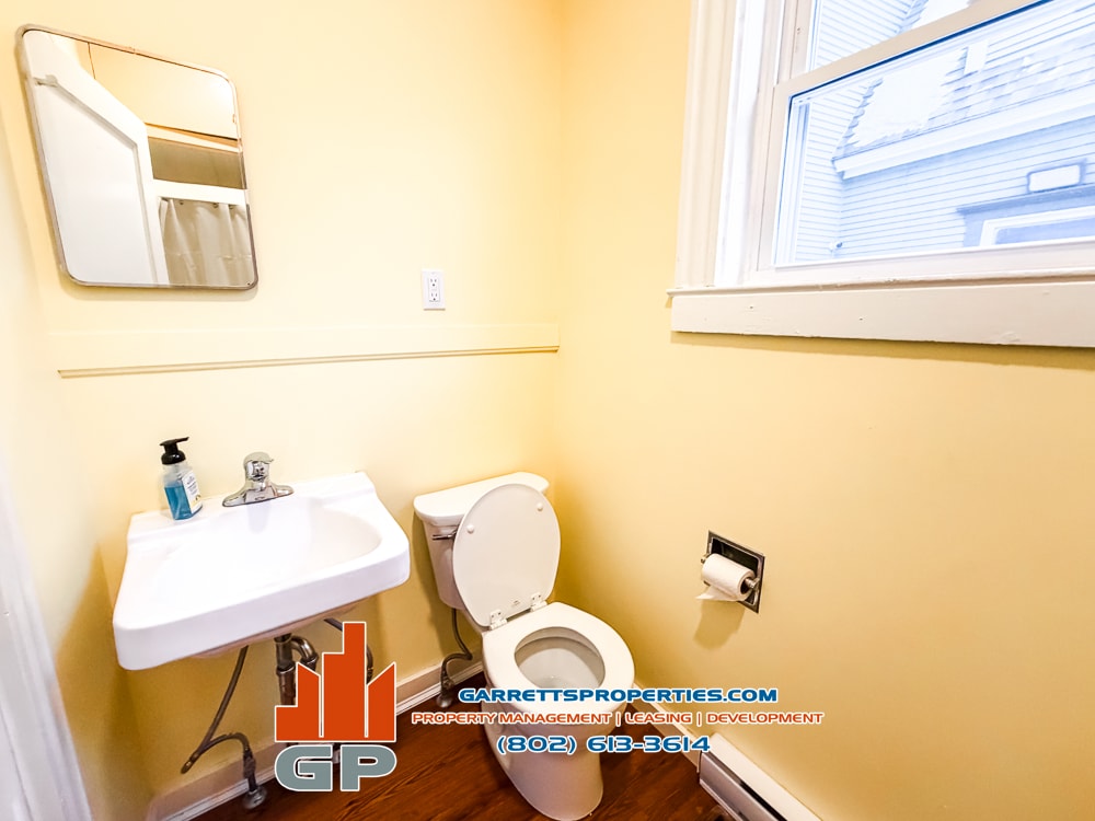 Building Photo - 36 Maple Ave