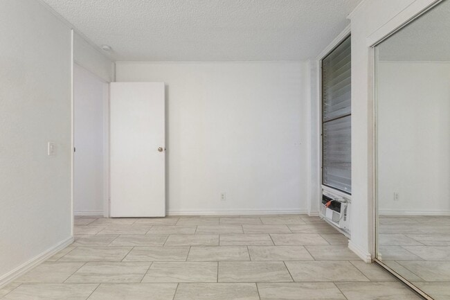 Building Photo - Live your best life in this well-appointed condo in Makaua Village