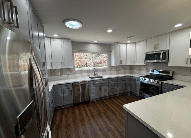 Building Photo - 5000 Macario Dr