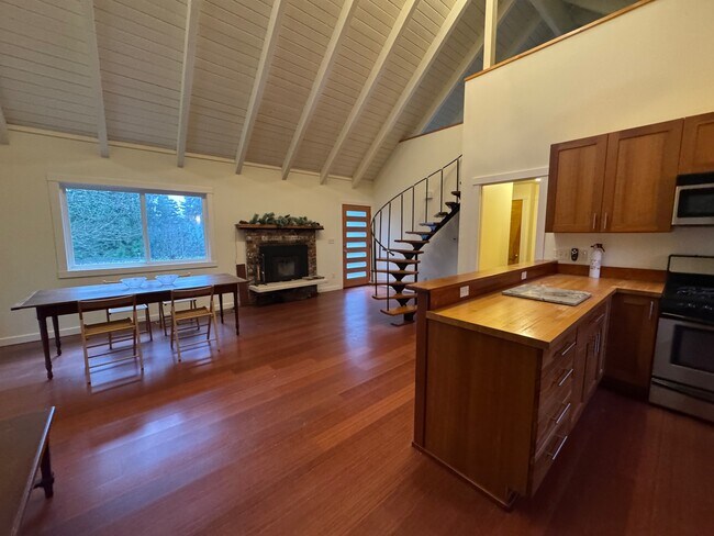 Building Photo - 11022 Palisades Ave SW