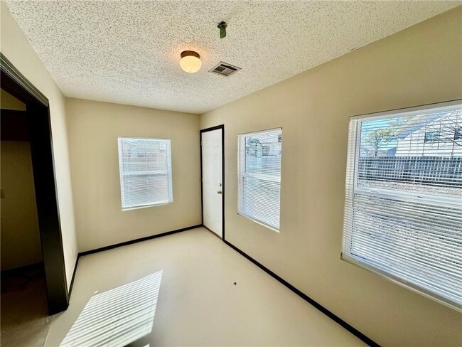 Building Photo - 310 N 34th St