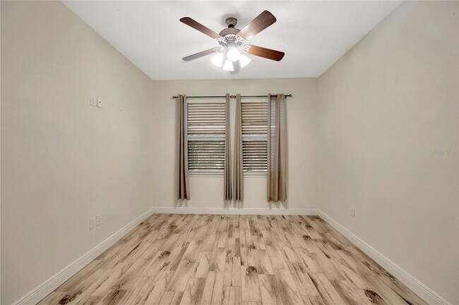 Building Photo - 6518 Park Strand Dr