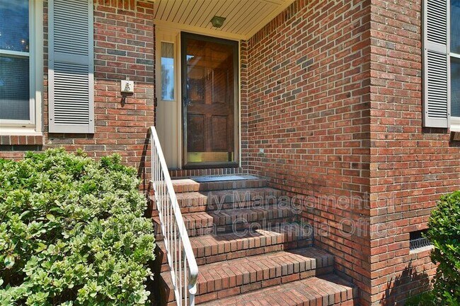 Building Photo - 517 Sparkleberry Ln