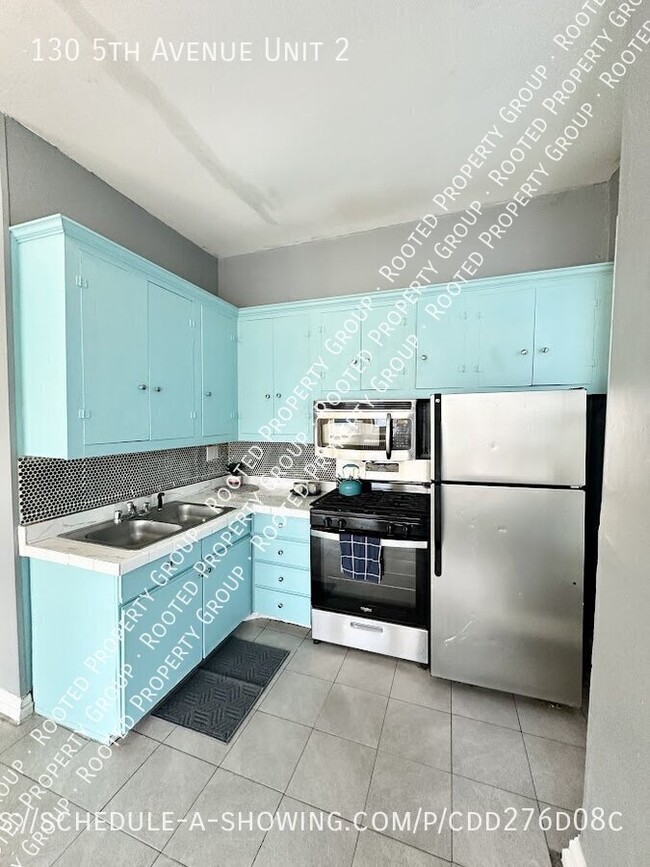 Building Photo - Charming 2 Bedroom with Private Entrance