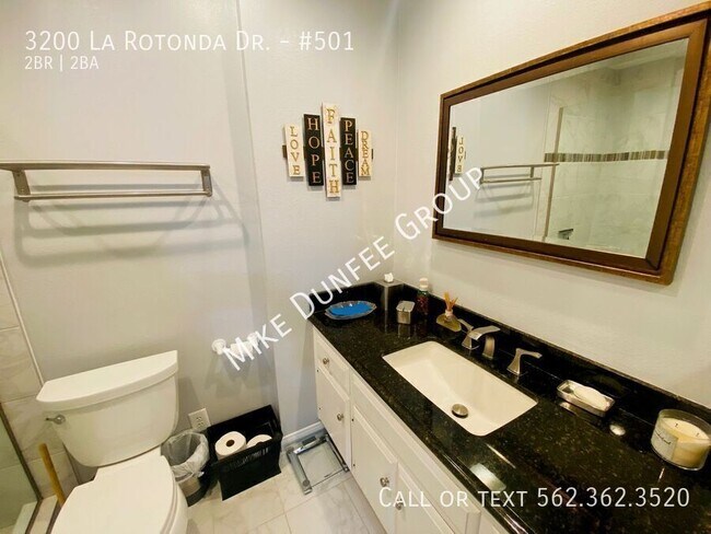 Building Photo - 3200 La Rotonda Dr