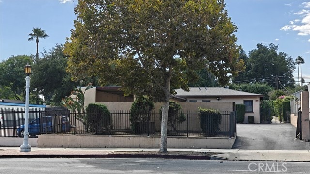 Building Photo - 999 N Lake Ave